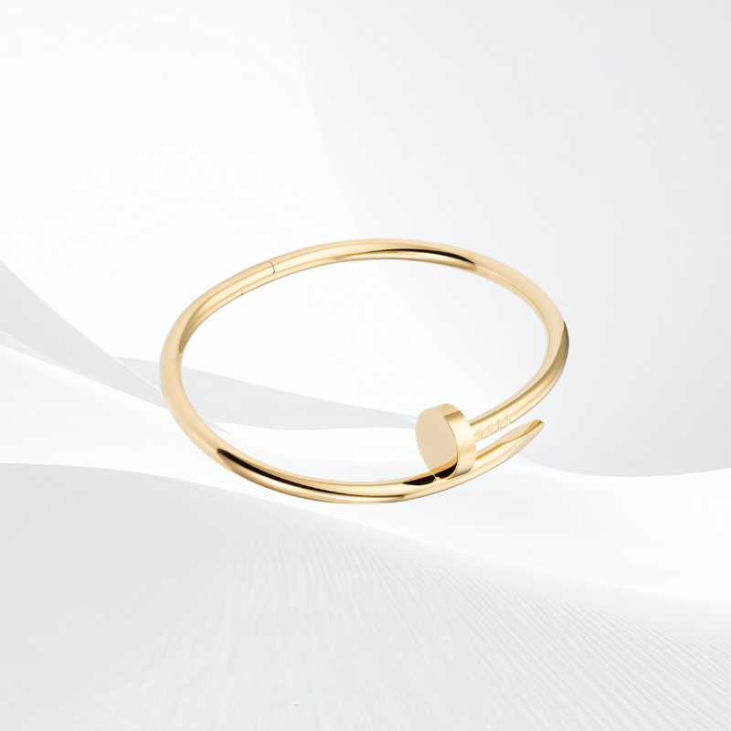 Brazalete rígido de oro amarillo con forma de clavo curvado Cartier