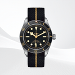 Reloj de buceo con caja de acero, bisel y esfera negros