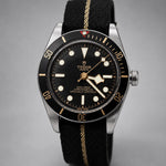 Reloj de buceo con bisel y esfera negros