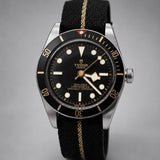 Reloj de buceo con bisel y esfera negros