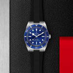 TUDOR Black Bay 54 azul con correa de caucho