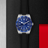 TUDOR Black Bay 54 azul con correa de caucho