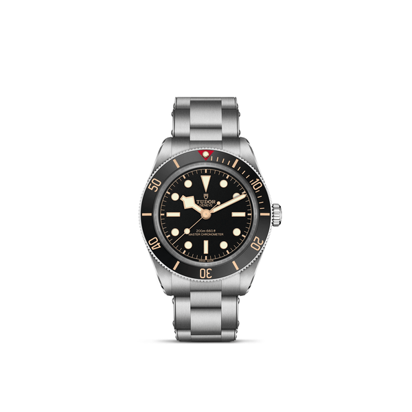 Reloj de buceo TUDOR con esfera negra, brazalete metálico y manecillas luminiscentes